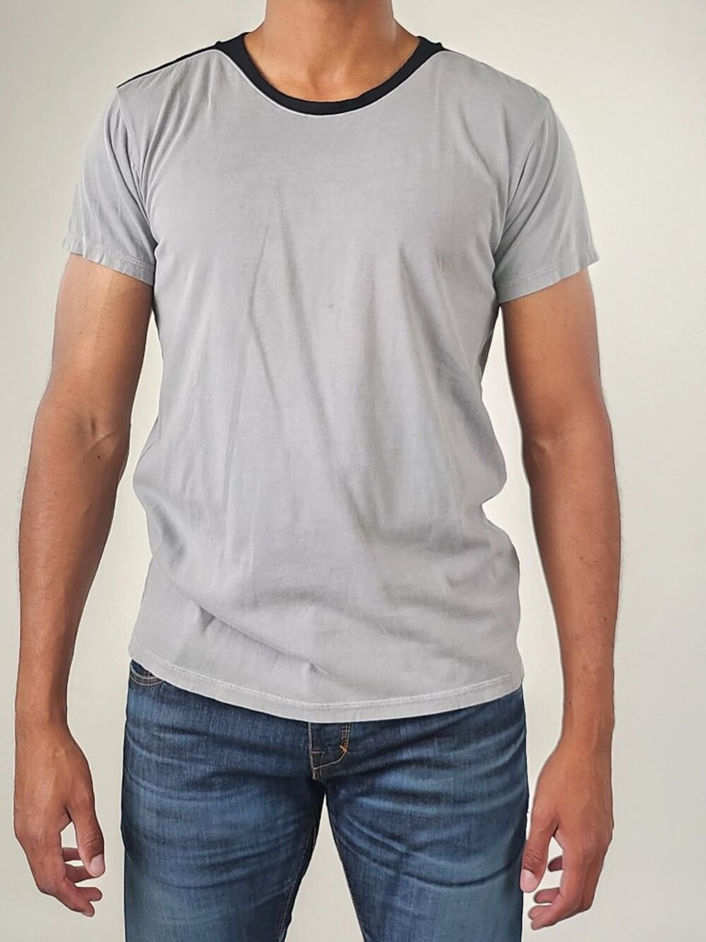 Reese De Luca Gray Green Short Sleeve T-Shirt with Black Rib Contrast